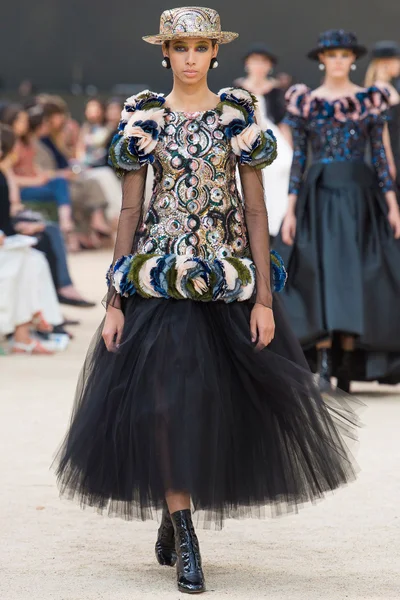 Look 60